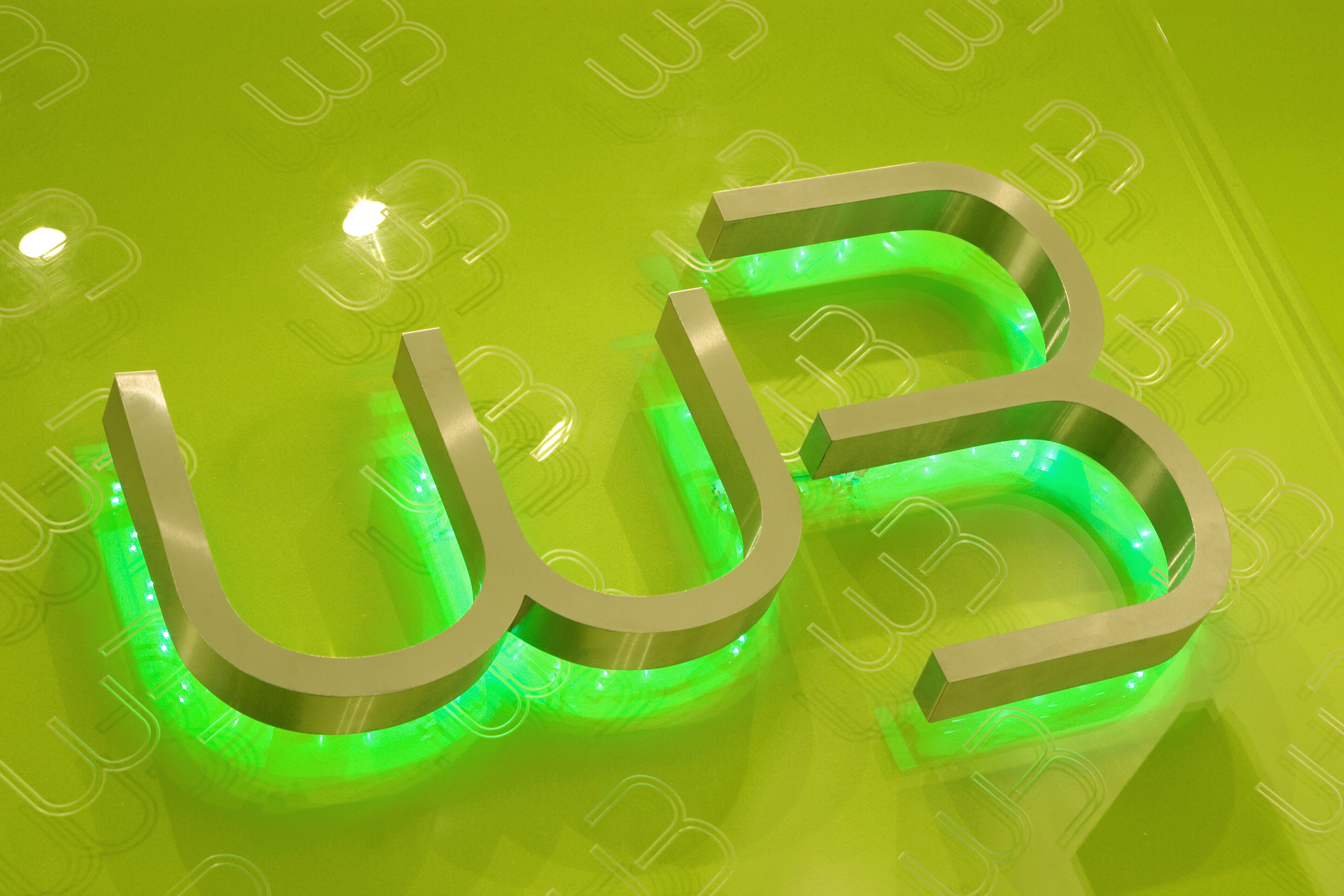 W3 illuminated metal letters