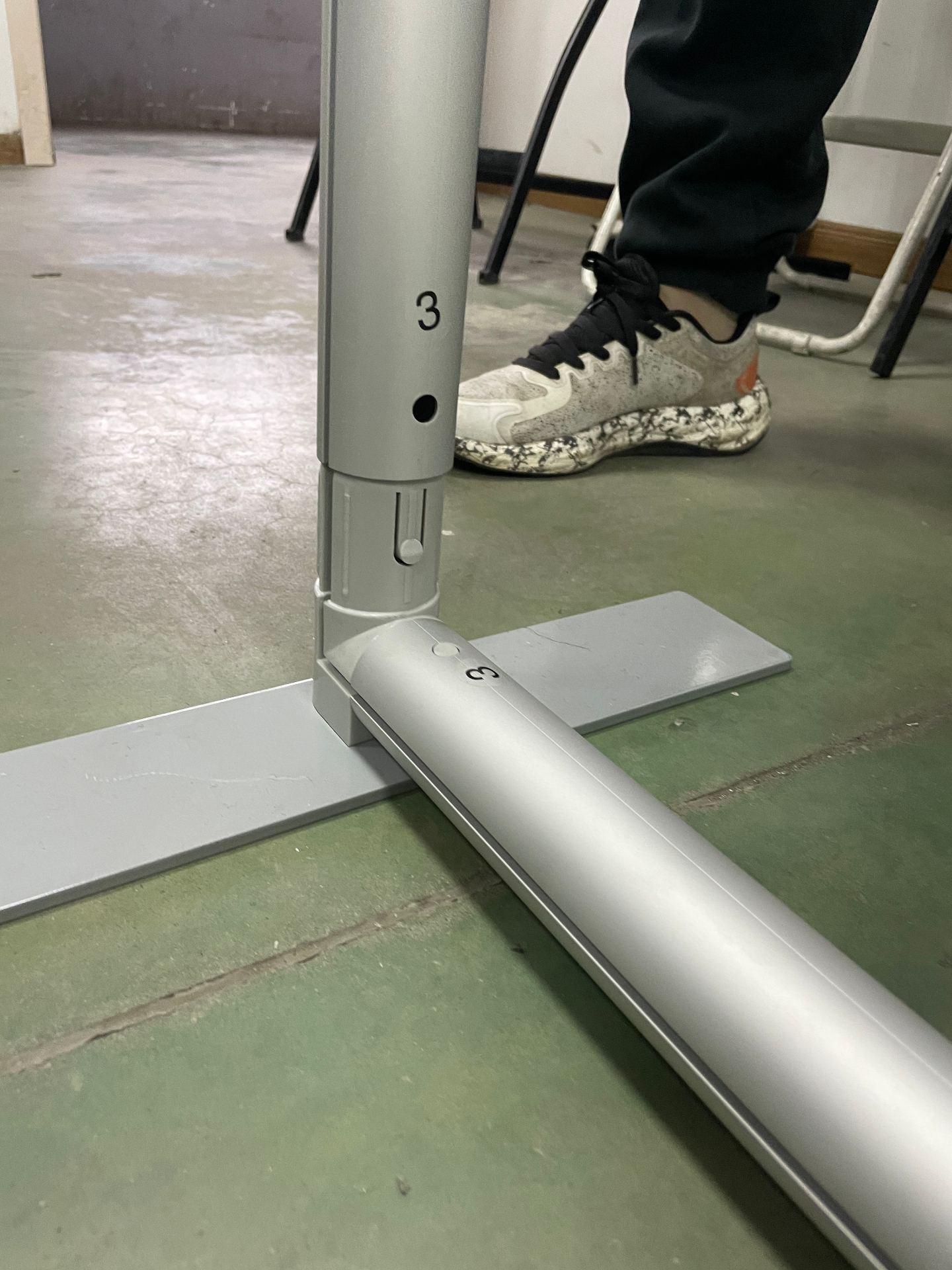 Aluminium foot base and tube assembly