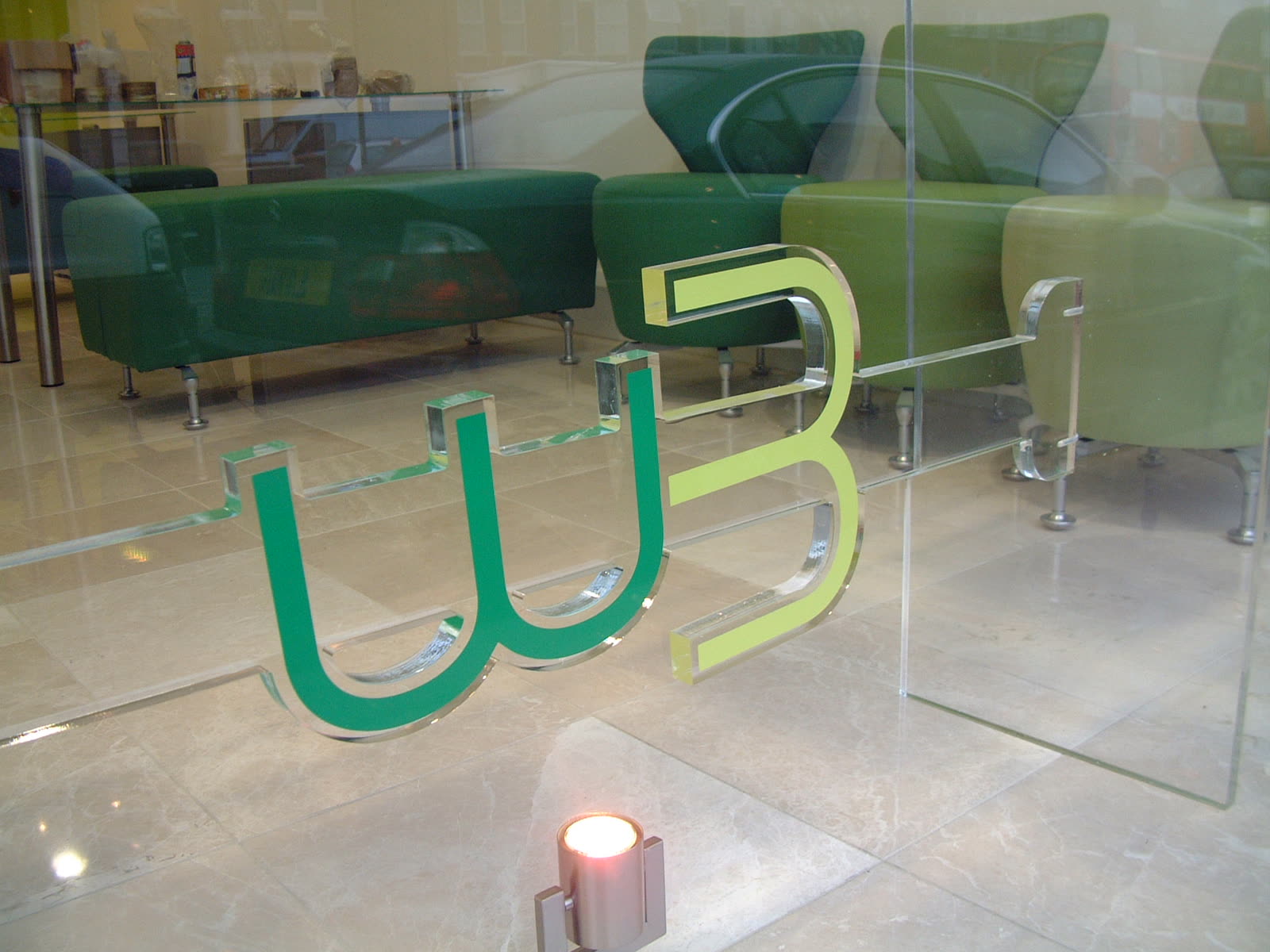 Non Illuminated Window Displays gallery 14