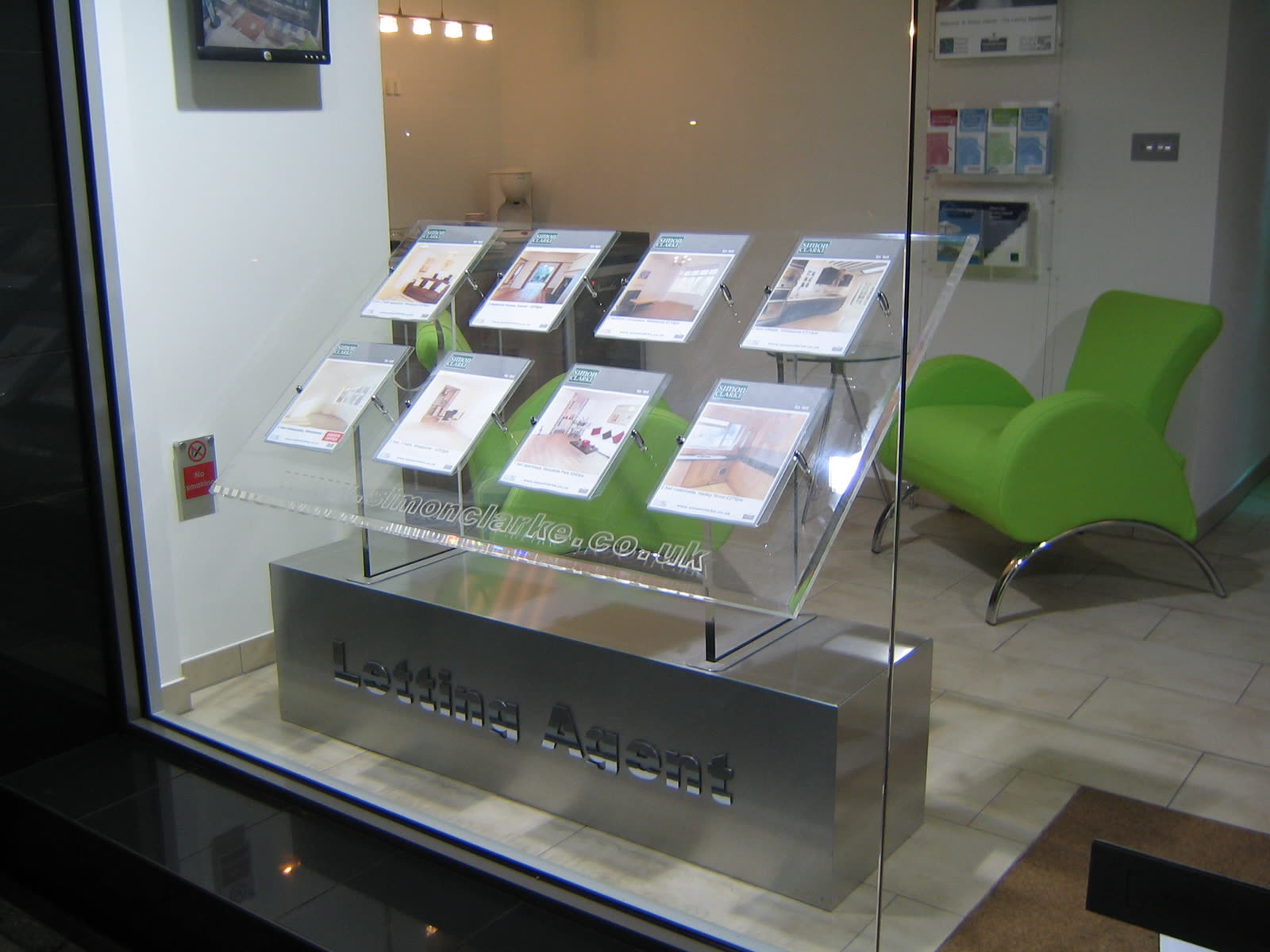 Non Illuminated Window Displays gallery 6